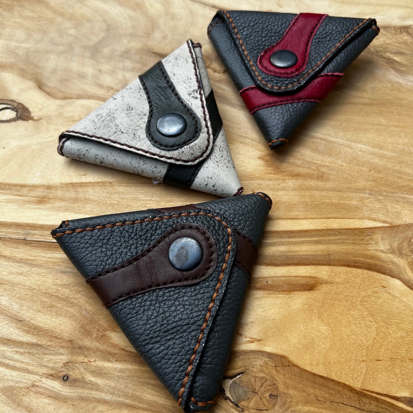 Ādas maciņš tumši pelēkā krāsā (JĀNA 112)