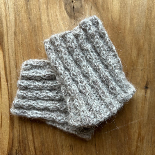 Adīti mauči gaiši brūnā krāsā (VEZI 46)