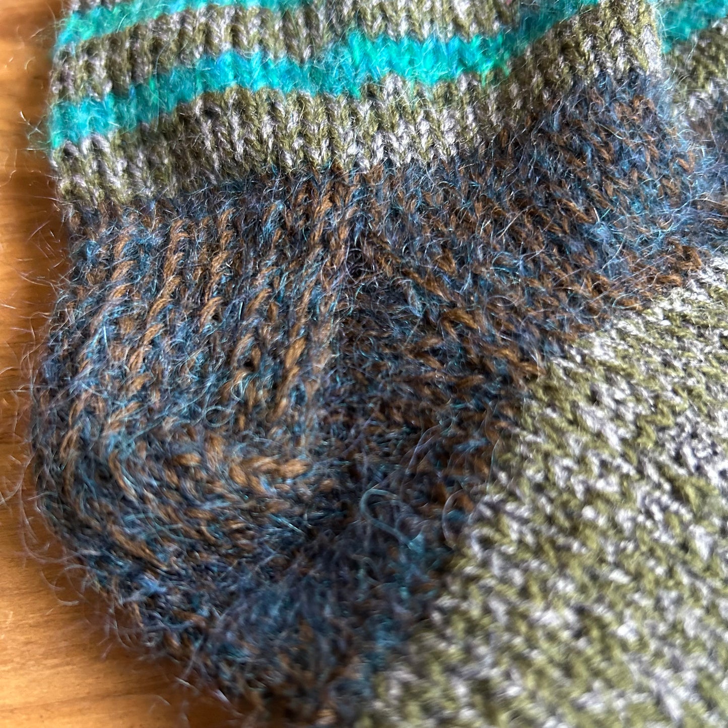 Siltās zeķes pelēkas ar zilām un baltām strīpām vīriešiem  39.-41.izm. (VEZI 39)