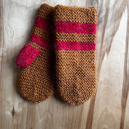 Adīti bērnu dūrainīši brūnā krāsā ar sarkanām strīpām (VEPA 165)