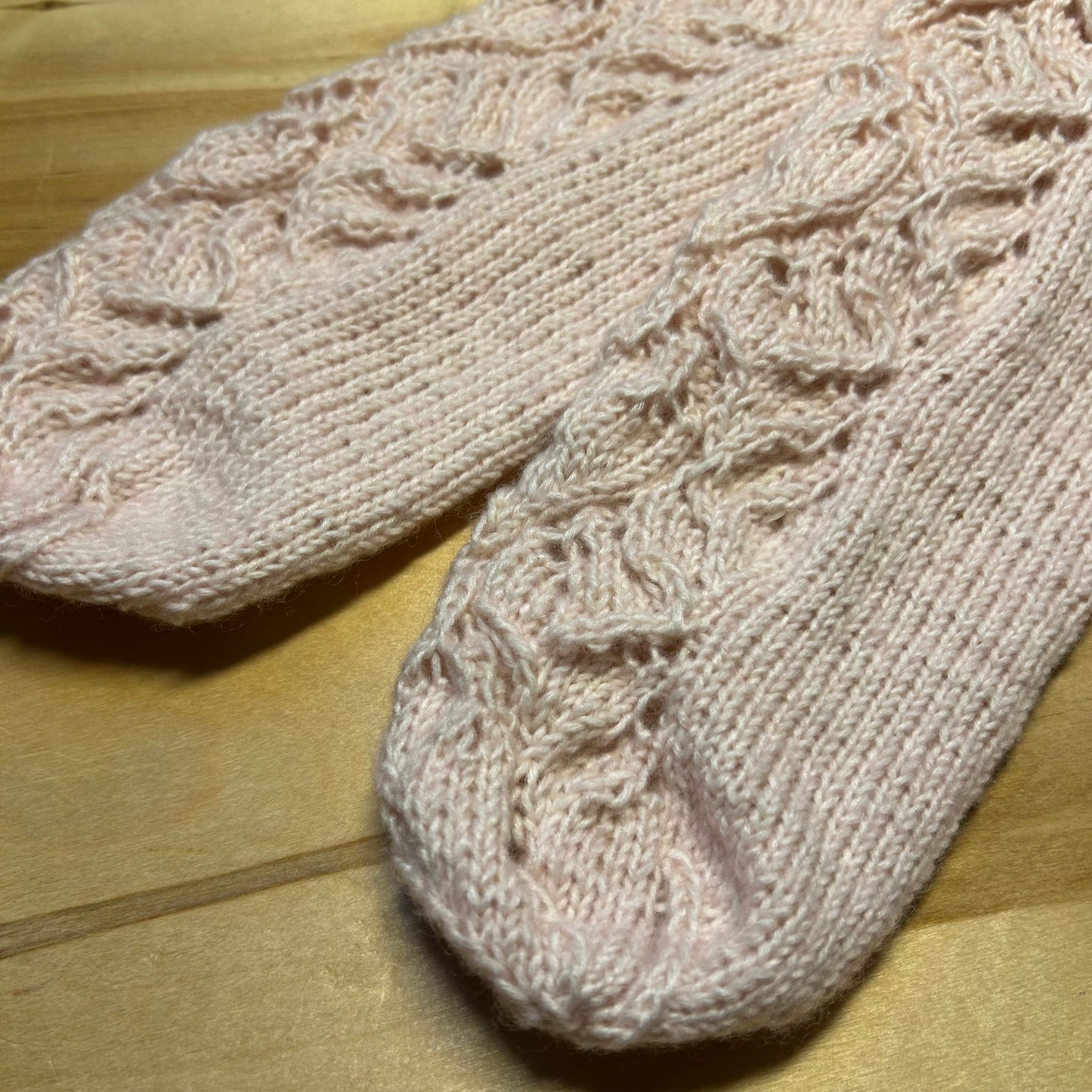 Maigi rozā krāsas mežģīņu adījuma siltās zeķes 40.-42. izm. (SITĒ 39)