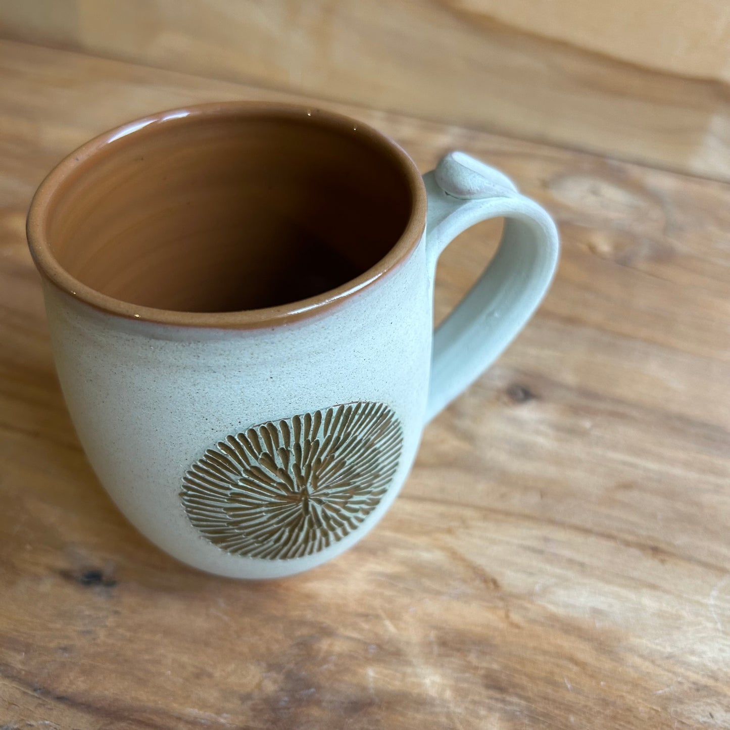 Gaiši zaļa māla krūze  (MASP 132)