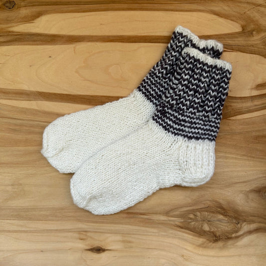 Baltas adītas siltās zeķītes 25.-27.izm. (SITĒ 56)