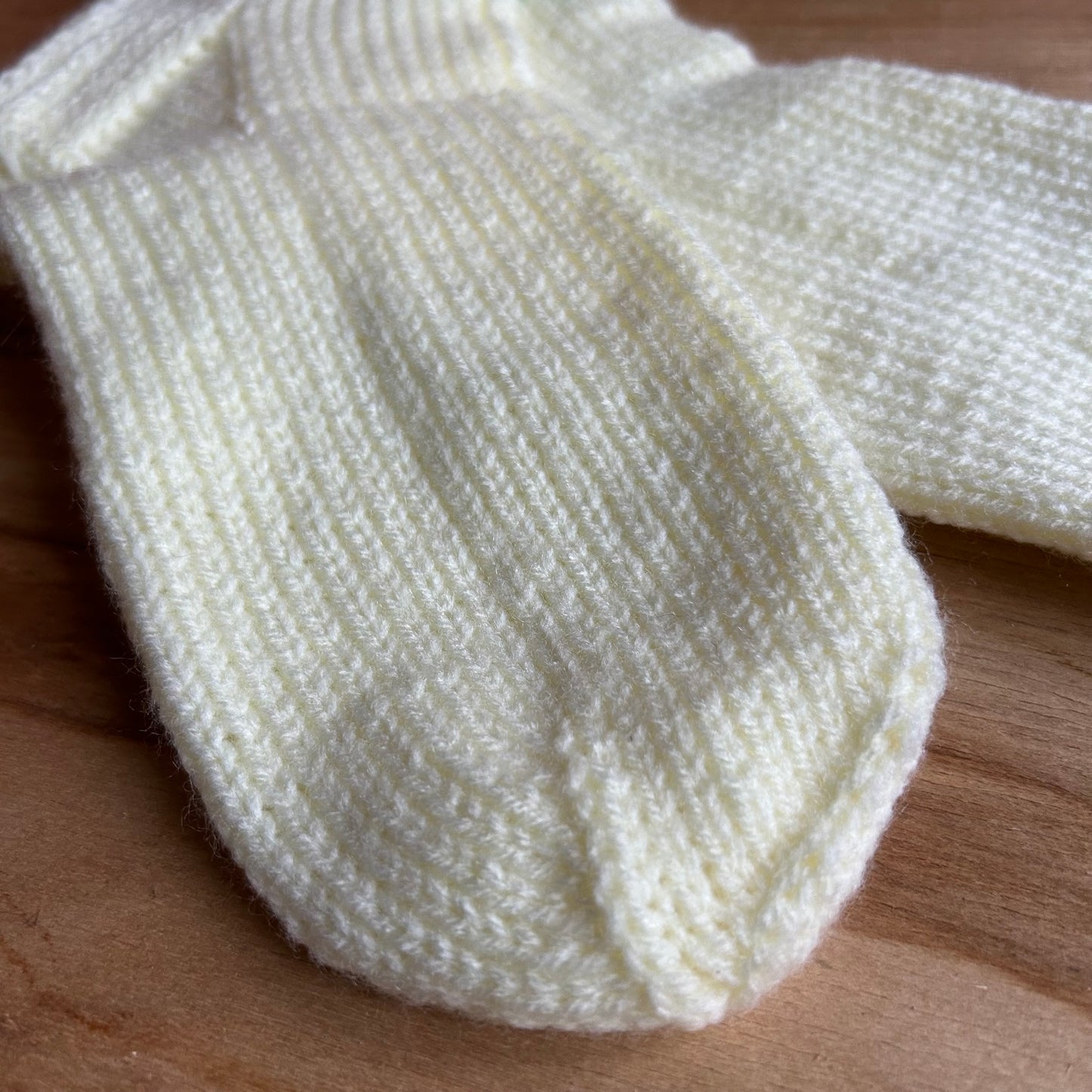 Vilnas zeķes 33.-35.izm. gaiši dzeltenā krāsā (VEZI 61)