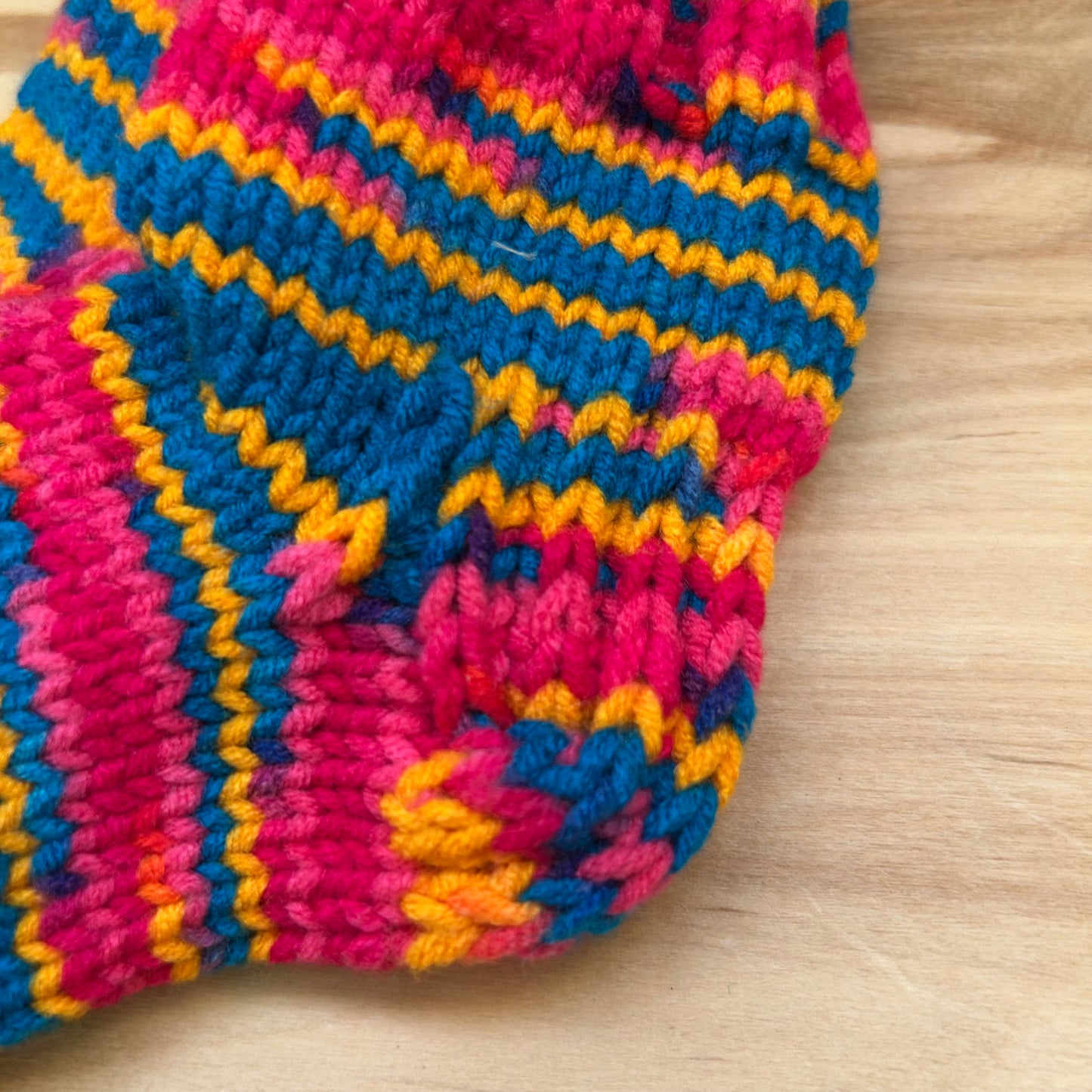 Raibas dzijas adītas siltās zeķītes rozā, zilā un dzeltenā krāsā 18.-20.izm. (SITĒ 53)