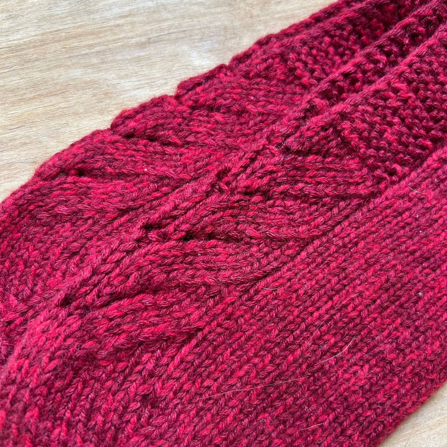 Adītas vilnas čībiņas 42.-44.izm. tumši sarkanā krāsā (DAKU 35)