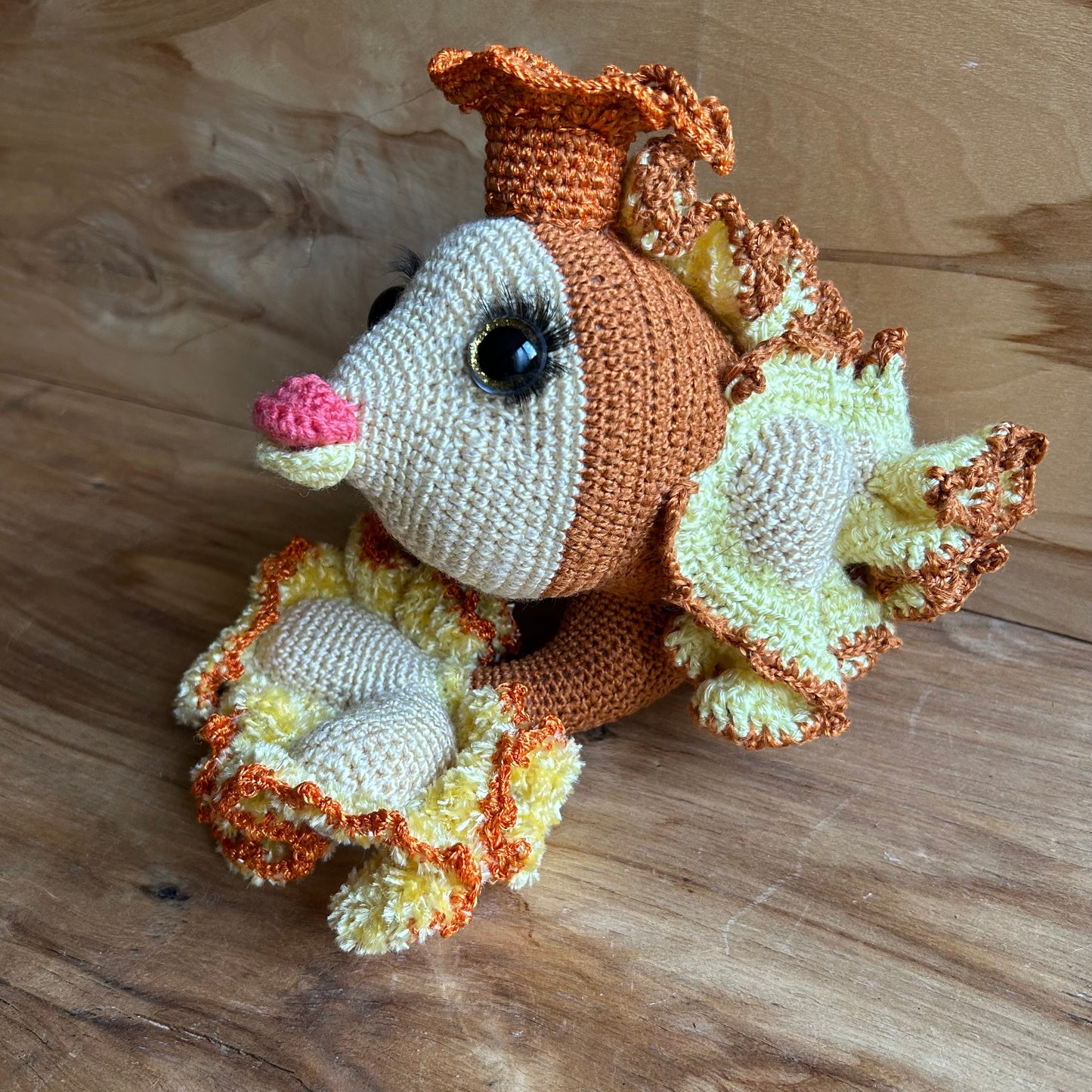 Tamborēta rotaļlieta bērniem/pieaugušajiem  Zelta zivtiņa (INBA 35)