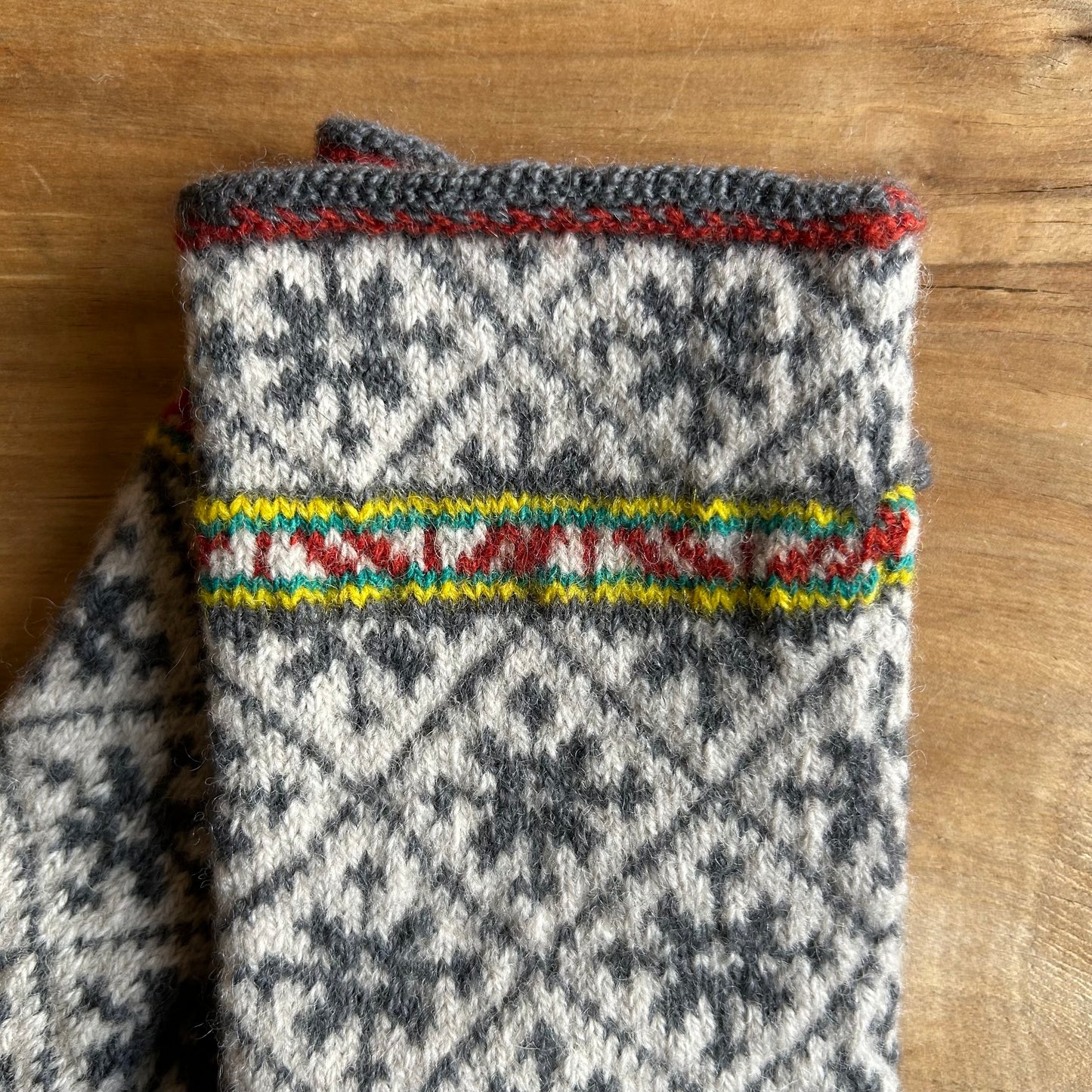 Vilnas dūraiņi ar pelēkiem zvaigznīšu rakstiem rombiņos (AIDZ 40)