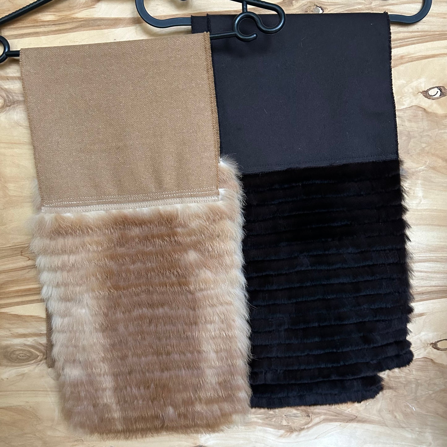 Gaiši brūna vilnas šalle gaiši brūnu truša vilnas dekoratīvu malu (JĀNA 38)