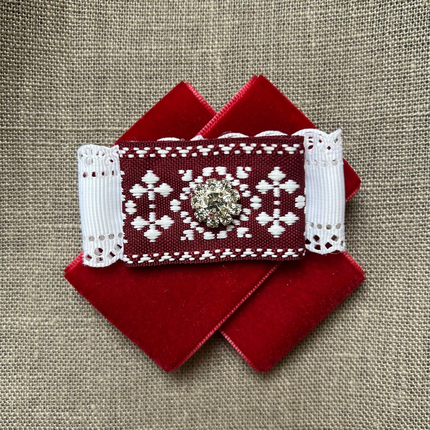 Latviska piespraude (AIPU 116)