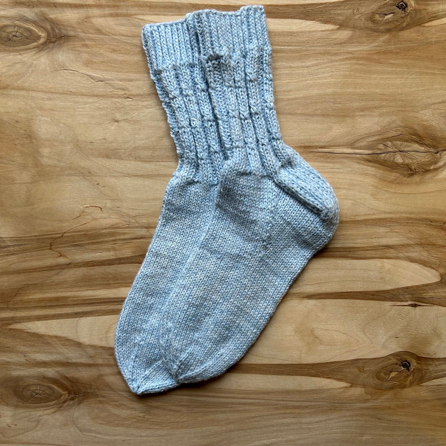 Gaiši zilas melanža dzijas vilnas zeķes ar rakstainu valnīti 37.-39.izm. (VEPA 127)