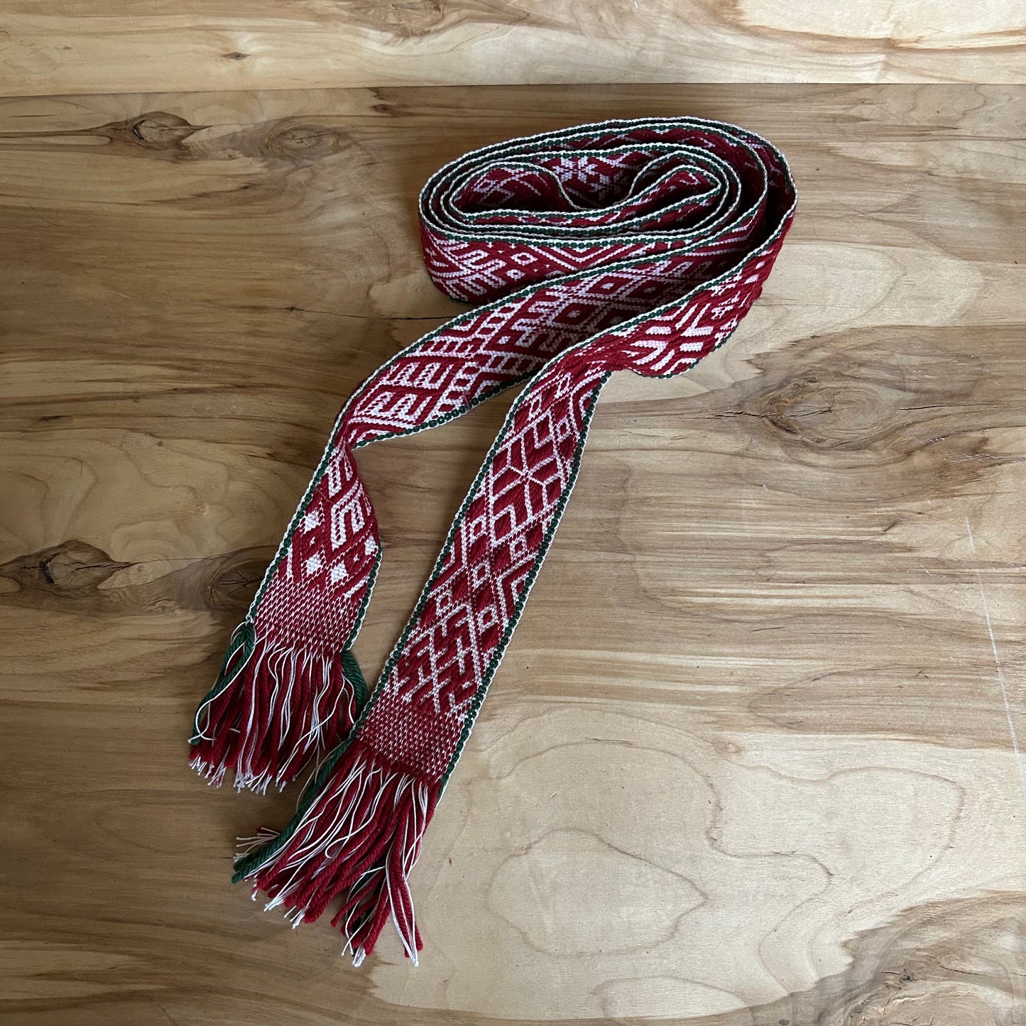 Rokām austa tautiskā josta 330 x 6 cm (INĢE 19)