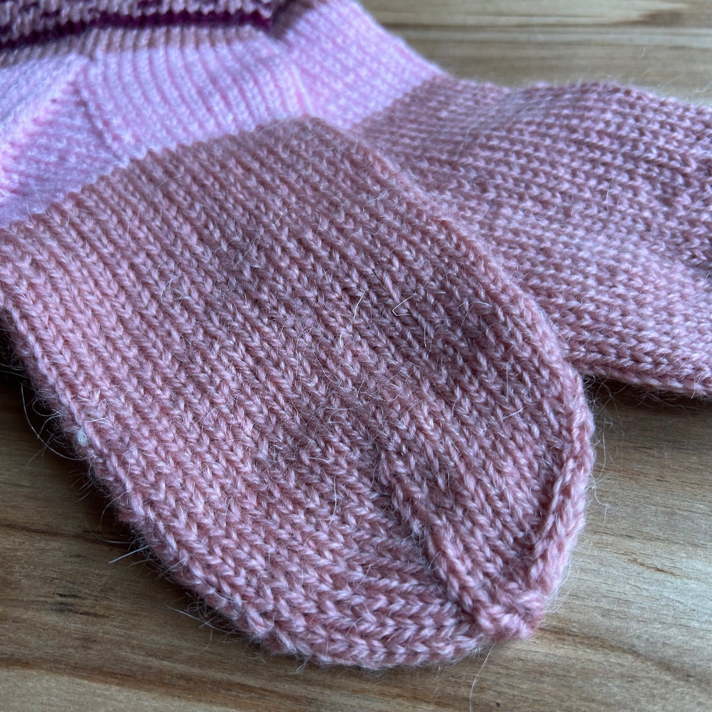 Vilnas zeķes 34.-36.izm. Rozā un vecrozā krāsā (VEZI 68)