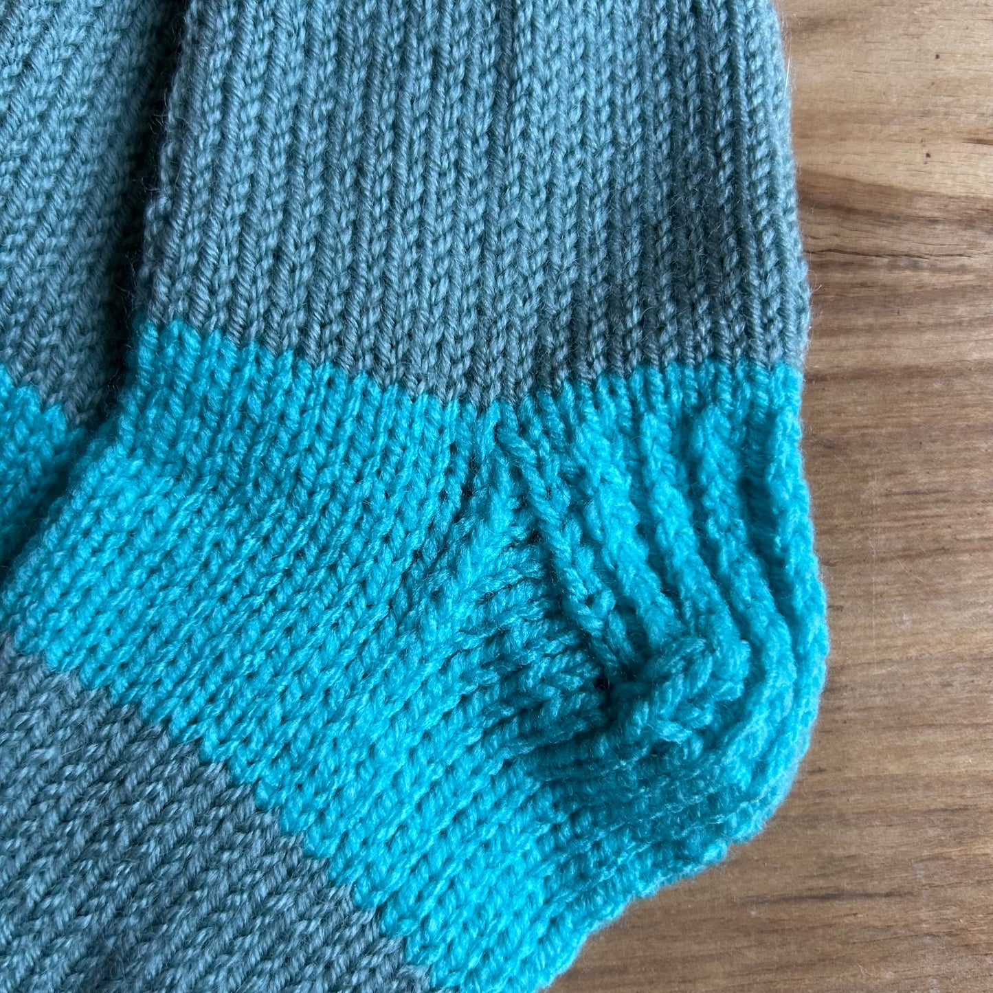 Vilnas zeķes bērniem  zilos un pelēkos toņos 28.-30.izm. (VEZI 57)