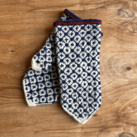 Vilnas dūraiņi ar tumši ziliem rakstiem rombiņos (AIDZ 41)