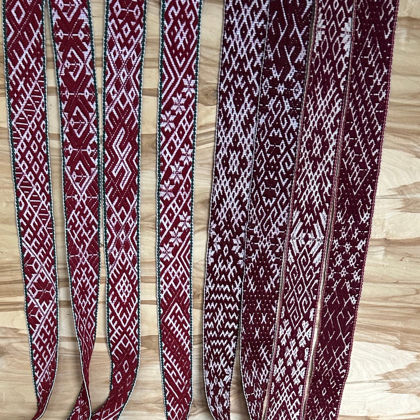 Rokām austa tautiskā josta 330 x 6 cm (INĢE 19)