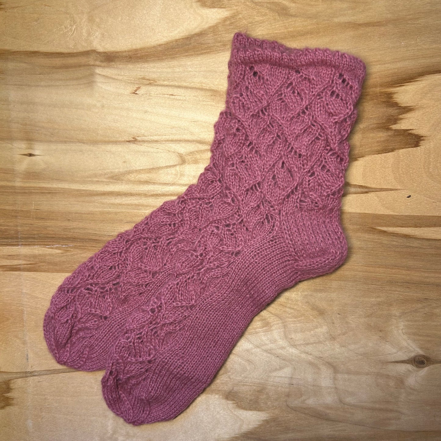 Rozā krāsas mežģīņu adījuma siltās zeķes 38.-40. izm. (SITĒ 32)