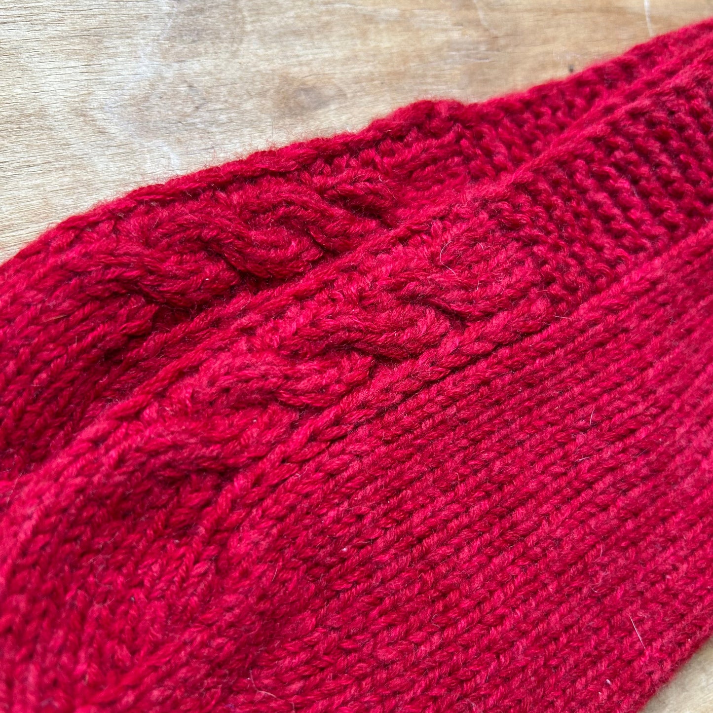 Adītas vilnas čībiņas 39.-41.izm. sarkanā krāsā (DAKU 32)