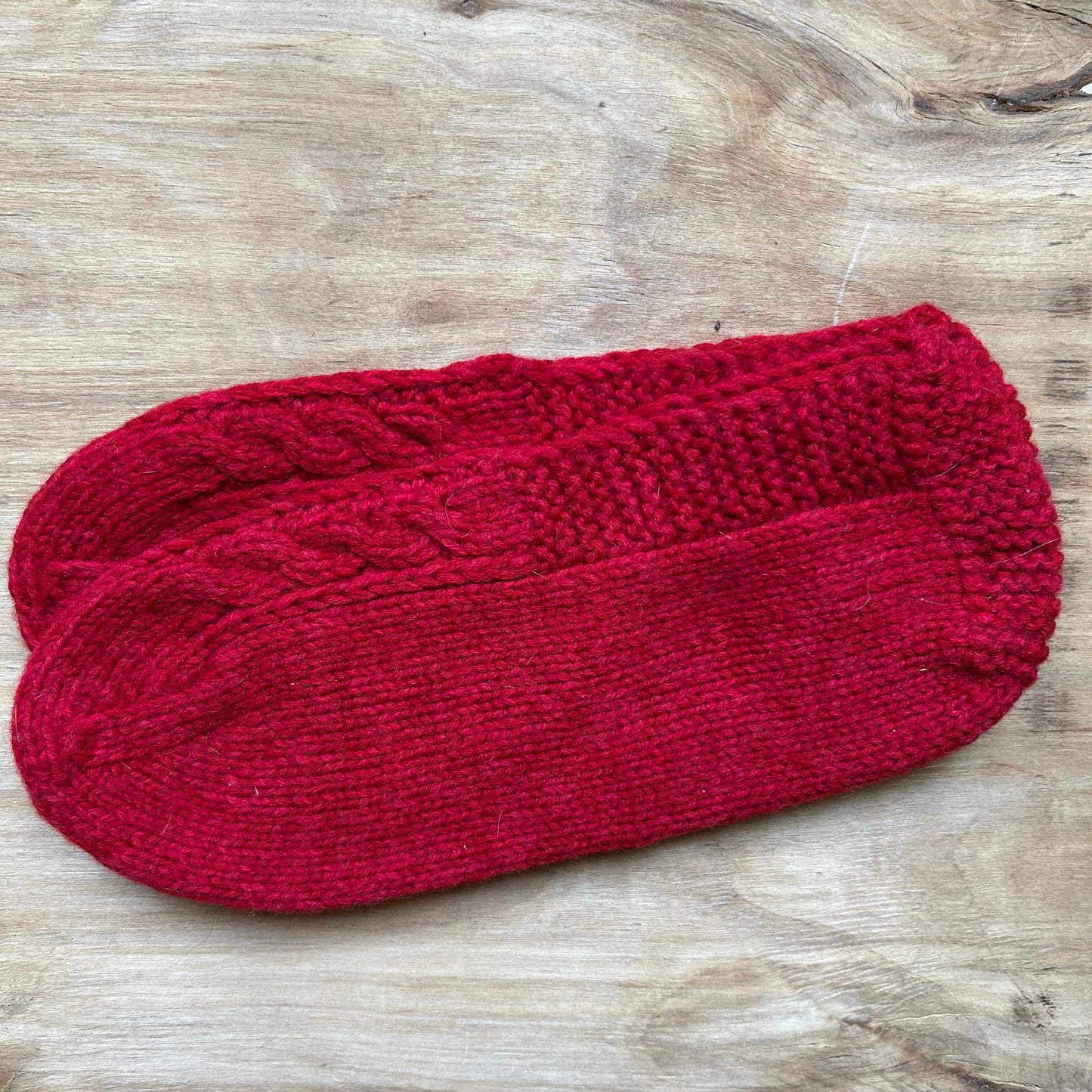 Adītas vilnas čībiņas 39.-41.izm. sarkanā krāsā (DAKU 32)