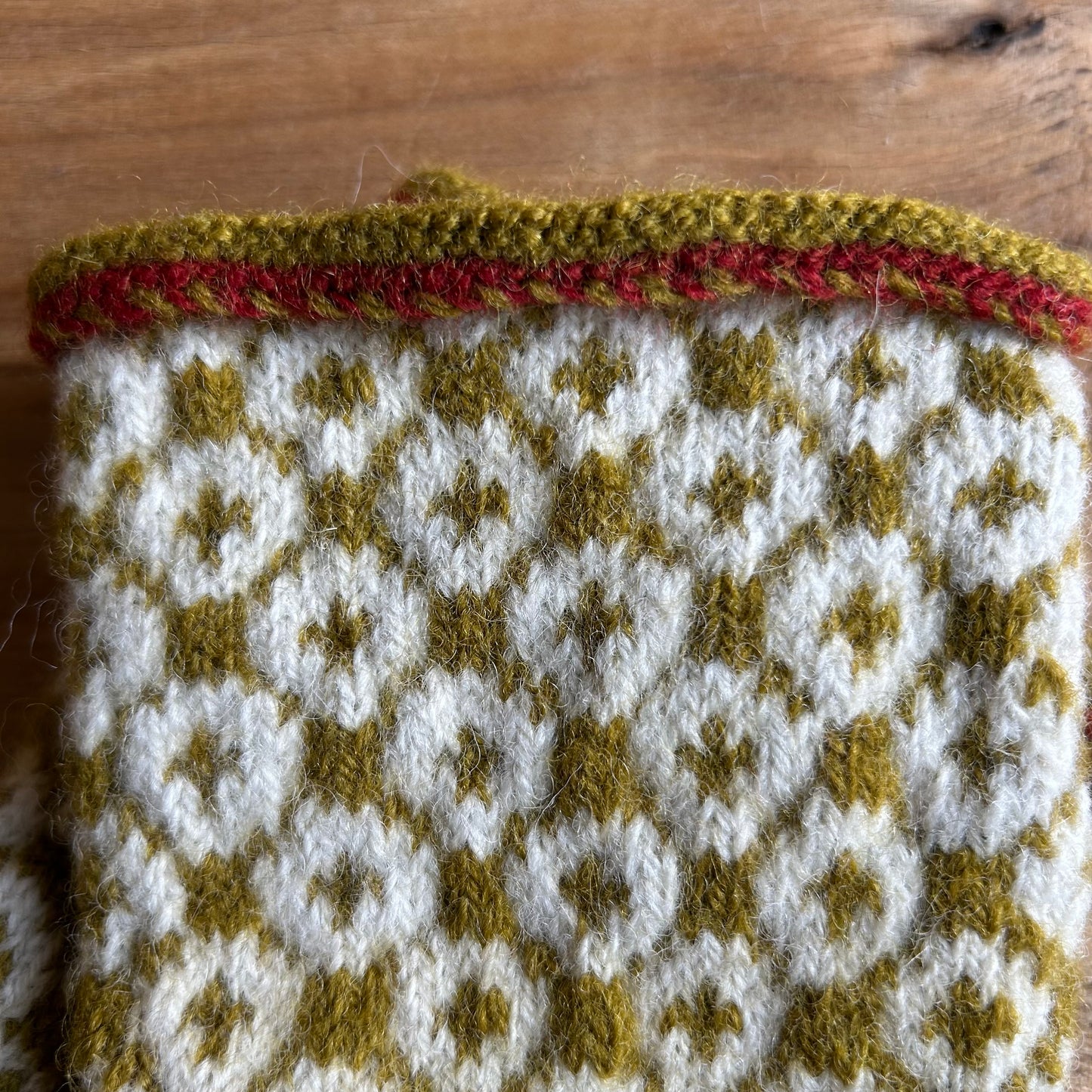 Vilnas dūraiņi ar sūnu zaļiem rakstiem rombiņos (AIDZ 37)