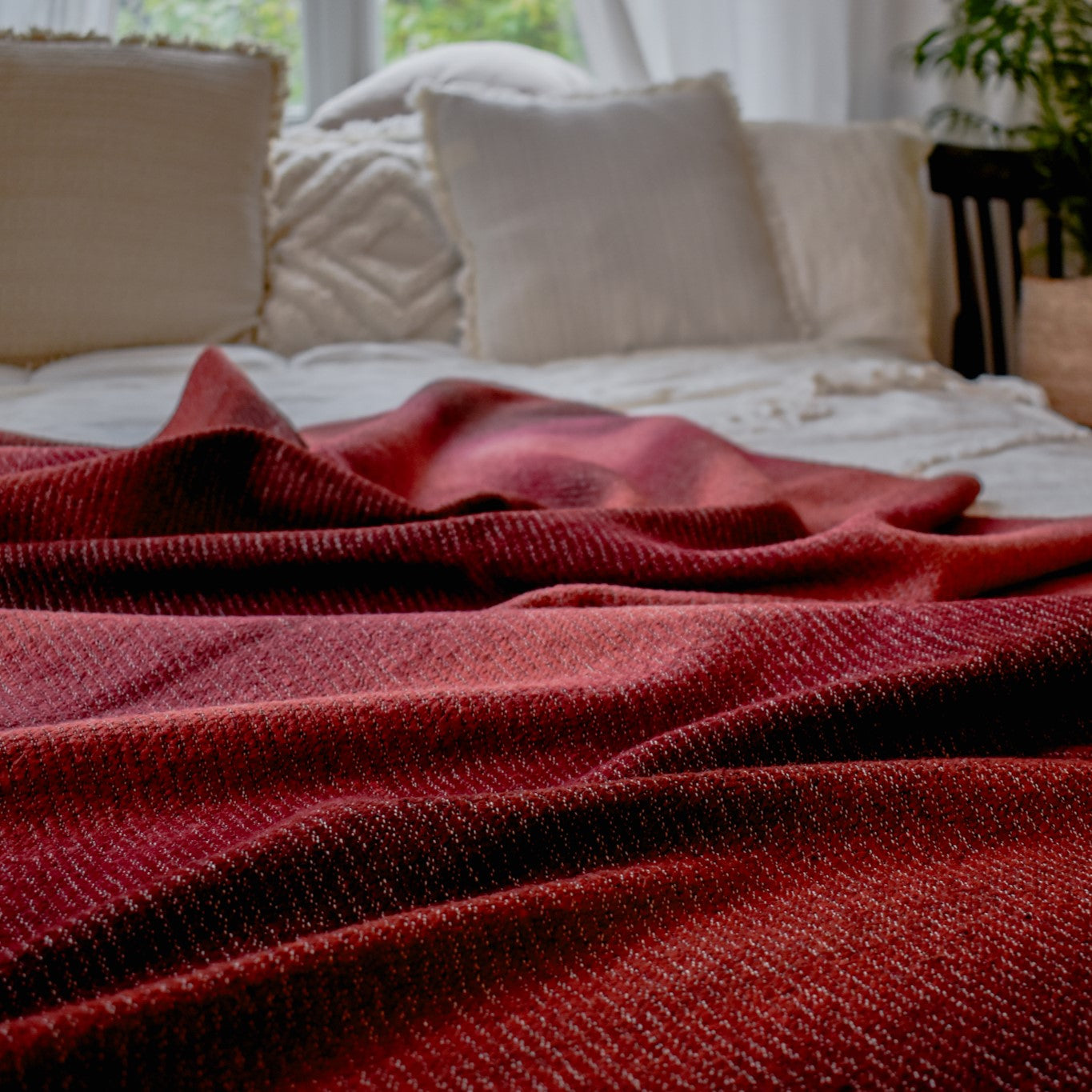 Hand-woven reddish wool blanket / plaid (BATE 5)