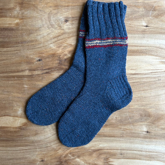 Siltās zeķes 41.-43.izm. zilā krāsā ar sarkanu un gaišu strīpiņu (MAFE 16)