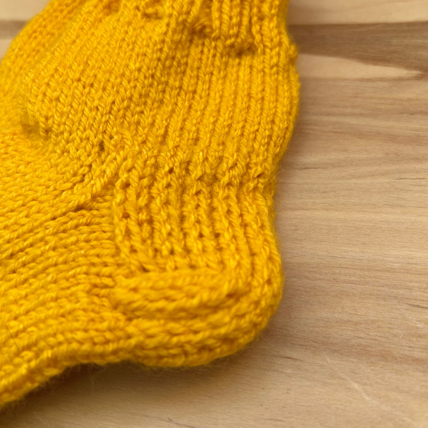 Dzeltenas adītas siltās zeķītes 24.-26.izm. (SITĒ 50)