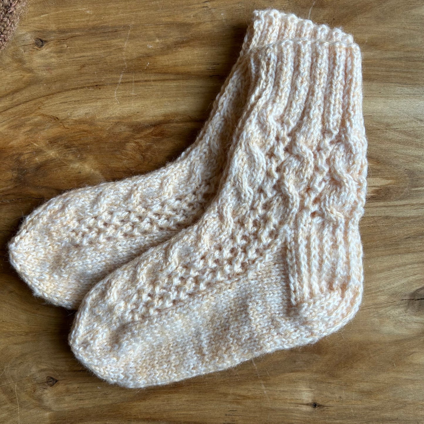 Gaiši dzeltenas siltās zeķes 37,5.-39,5. izm. (LARE 42)