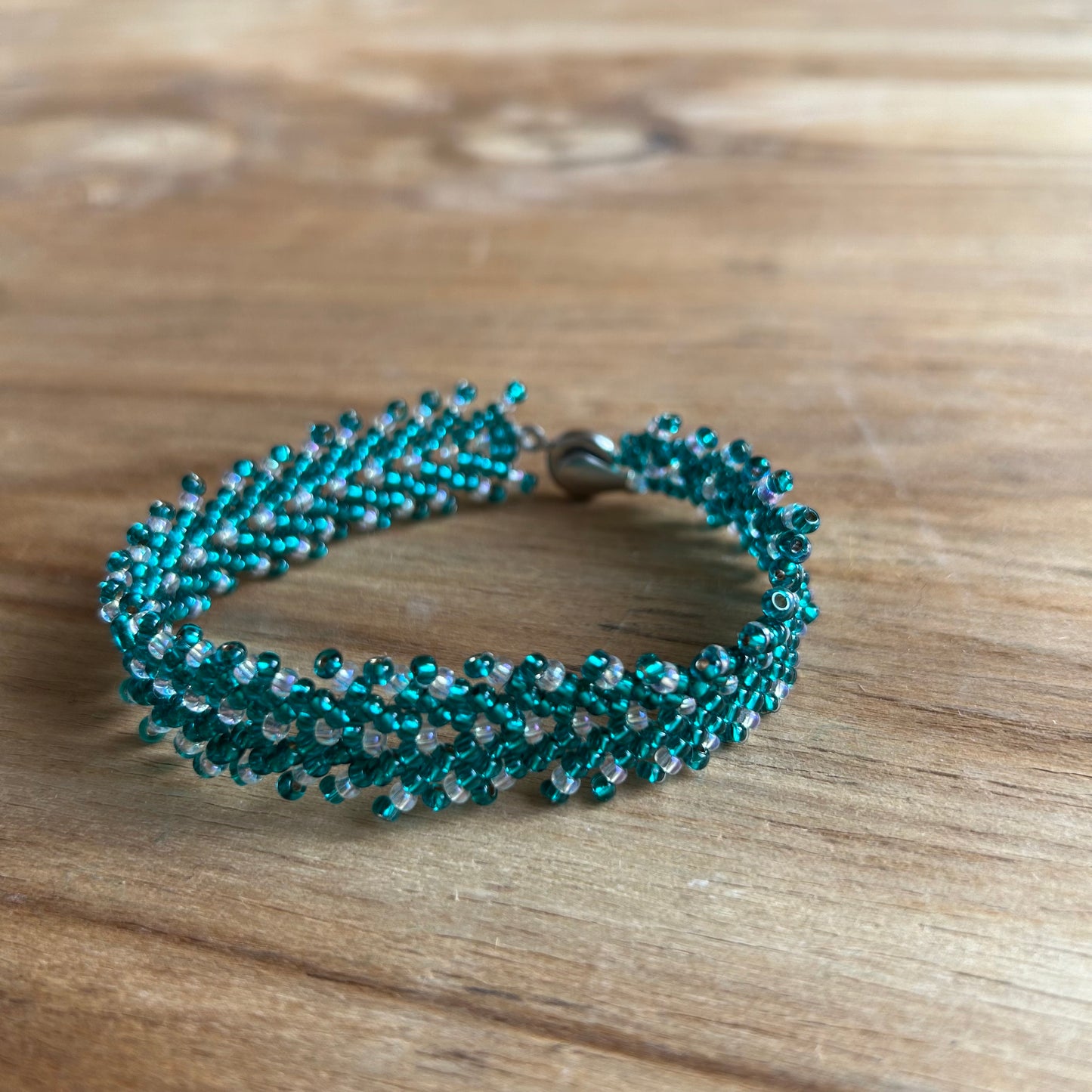 Pērļota aproce zilganzaļā krāsā (ZAMI 52)