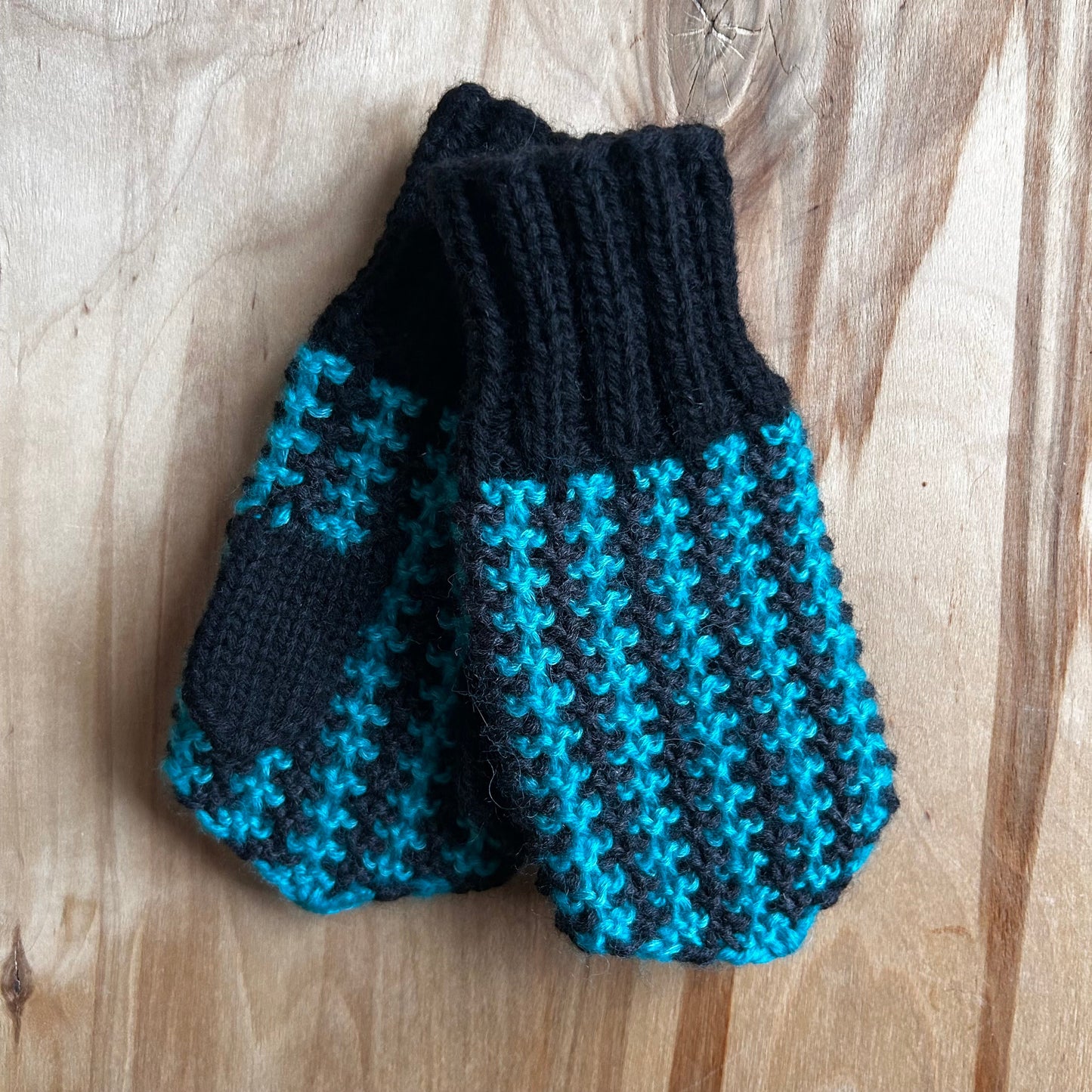 Adīti bērnu dūrainīši zili ar melnu (VEPA 164)