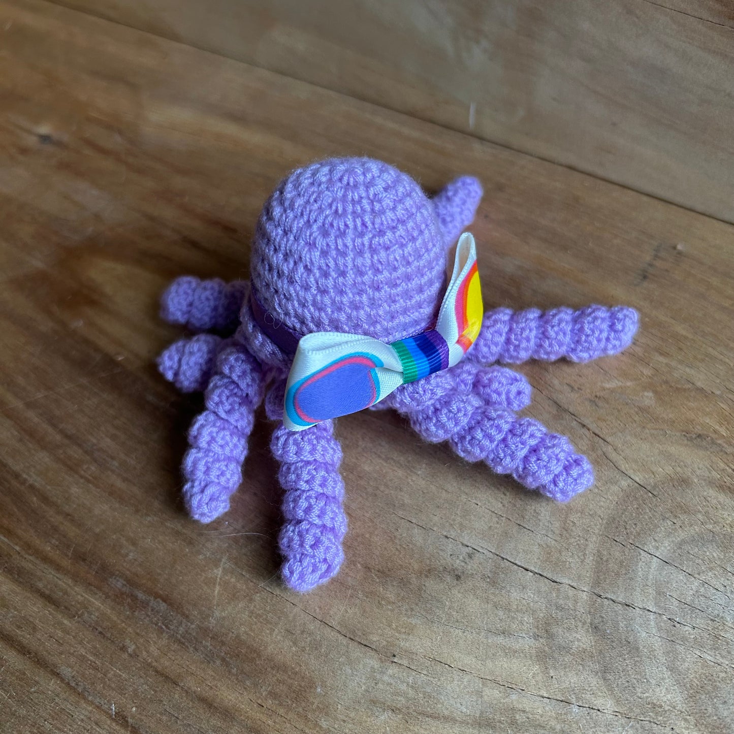 Tamborēts grabulītis astoņkājis lillā krāsā (AIPU 137)