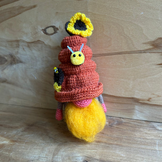 Tamborēta rotaļlieta bērniem/pieaugušajiem Rūķis Medusbārda (INBA 37)