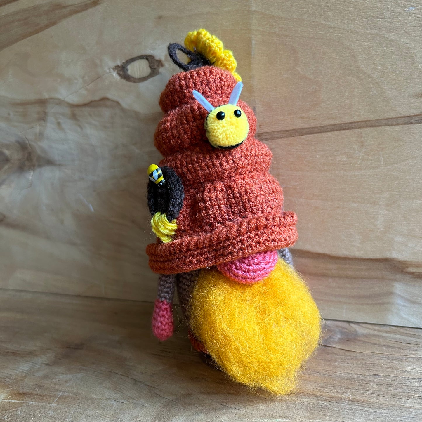 Tamborēta rotaļlieta bērniem/pieaugušajiem Rūķis Medusbārda (INBA 37)