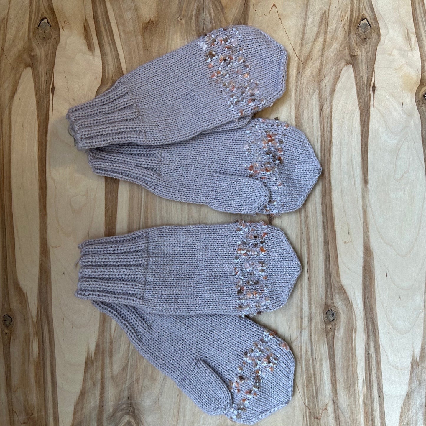 Rokām adīti bēši cimdi (INPO 106)