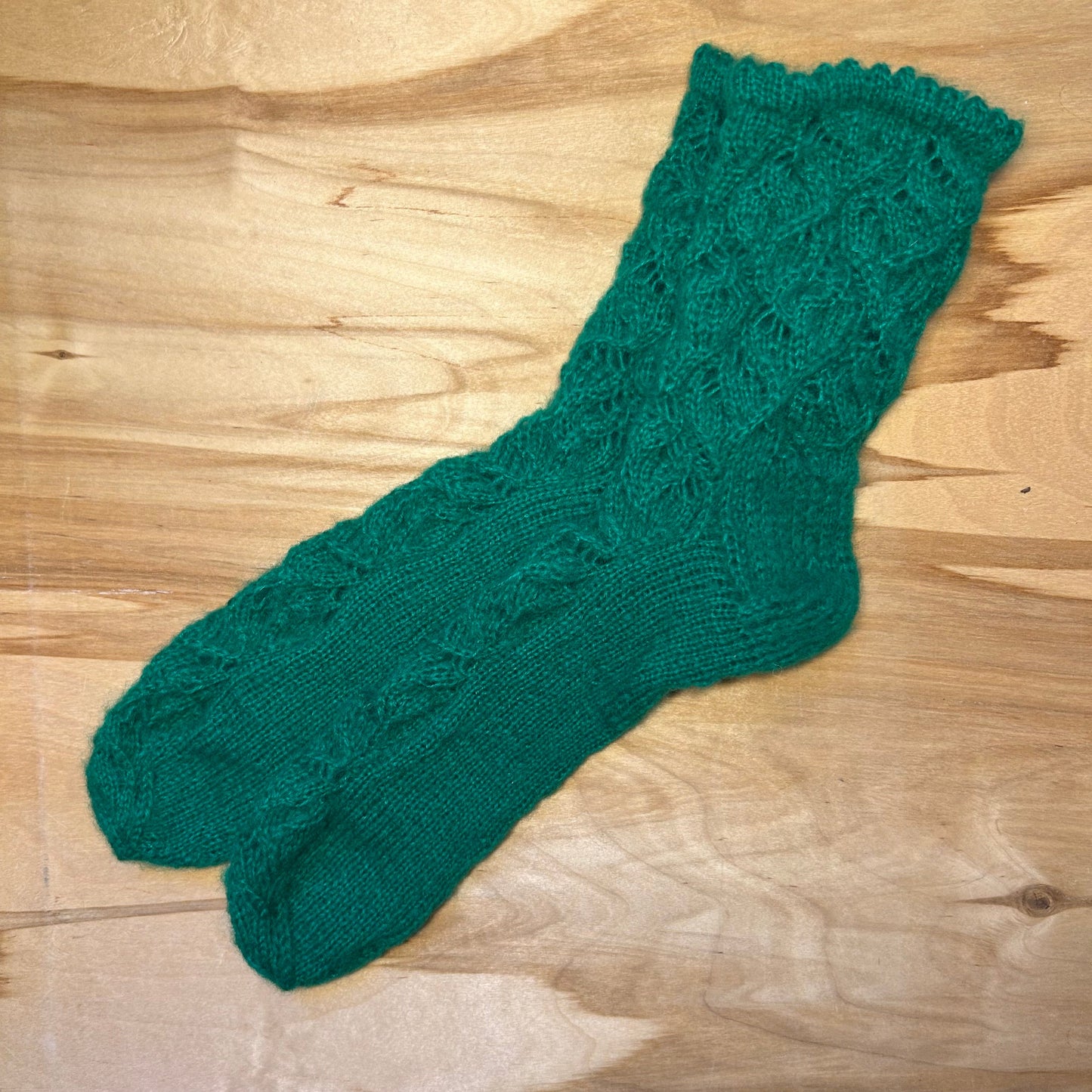 Tumši zaļas krāsas mežģīņu adījuma siltās zeķes 38.-40. izm. (SITĒ 42)