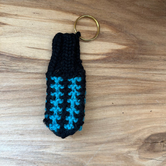 Atslēgu piekariņš - dūrainītis oranži melns (VEPA A7)