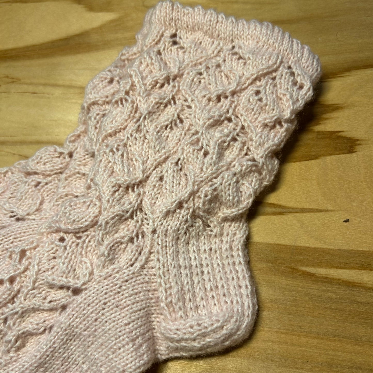 Maigi rozā krāsas mežģīņu adījuma siltās zeķes 40.-42. izm. (SITĒ 39)