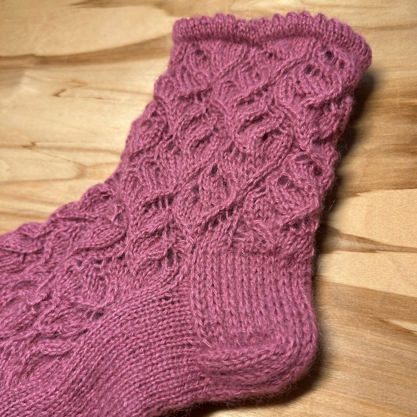 Rozā krāsas mežģīņu adījuma siltās zeķes 38.-40. izm. (SITĒ 32)