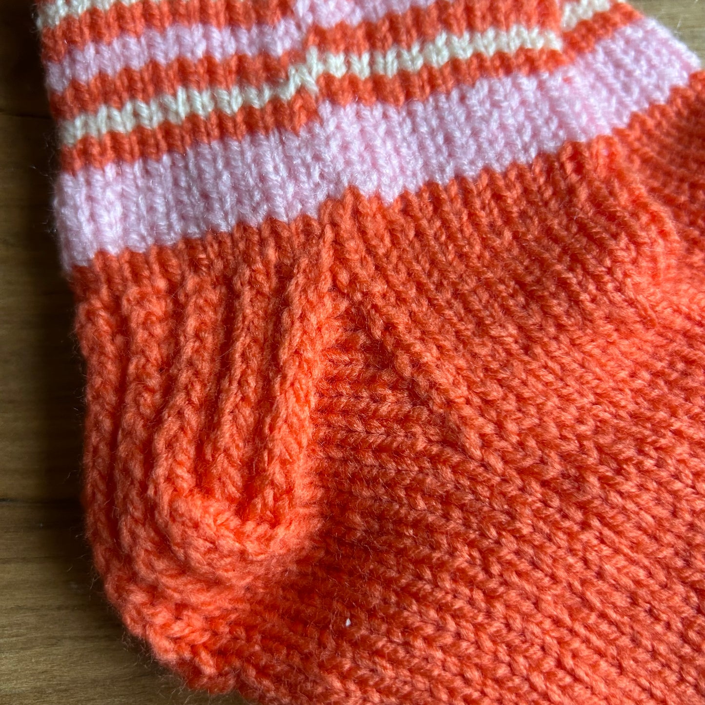 Vilnas zeķes bērniem 28.-30.izm. oranžā un rozā krāsā (VEZI 58)