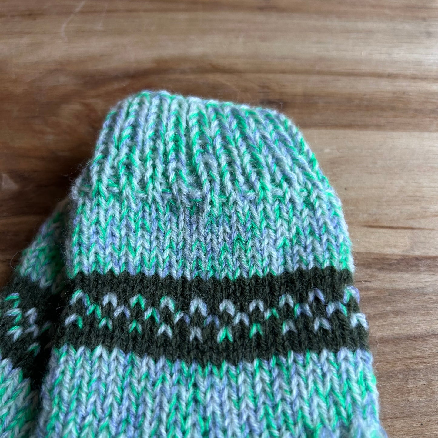 Raibas, zaļas vilnas zeķes bērniem 22.-24.izm. (VEZI 54)