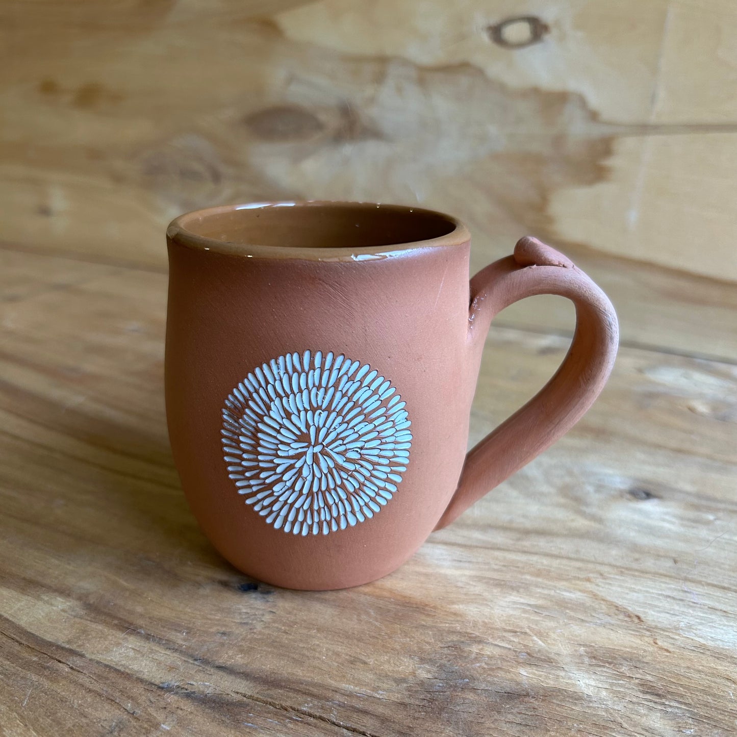 Brūna māla ar baltiem glazūras punktiņiem (MASP 129)