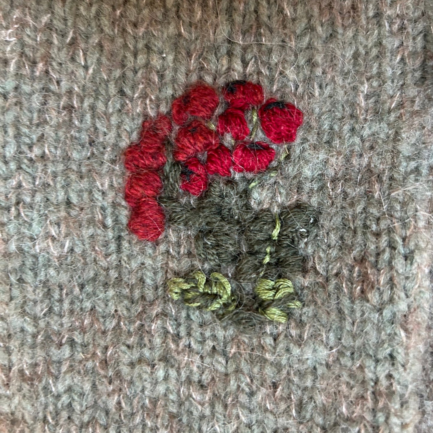 Brūni adīti dūraiņi ar izšūtu zīmējumu (RUTO 4)