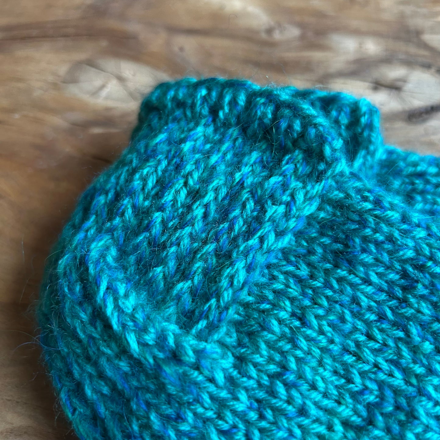 Adītas čības  zilganzaļā krāsā 36.-38.izm. (VEZI 41)