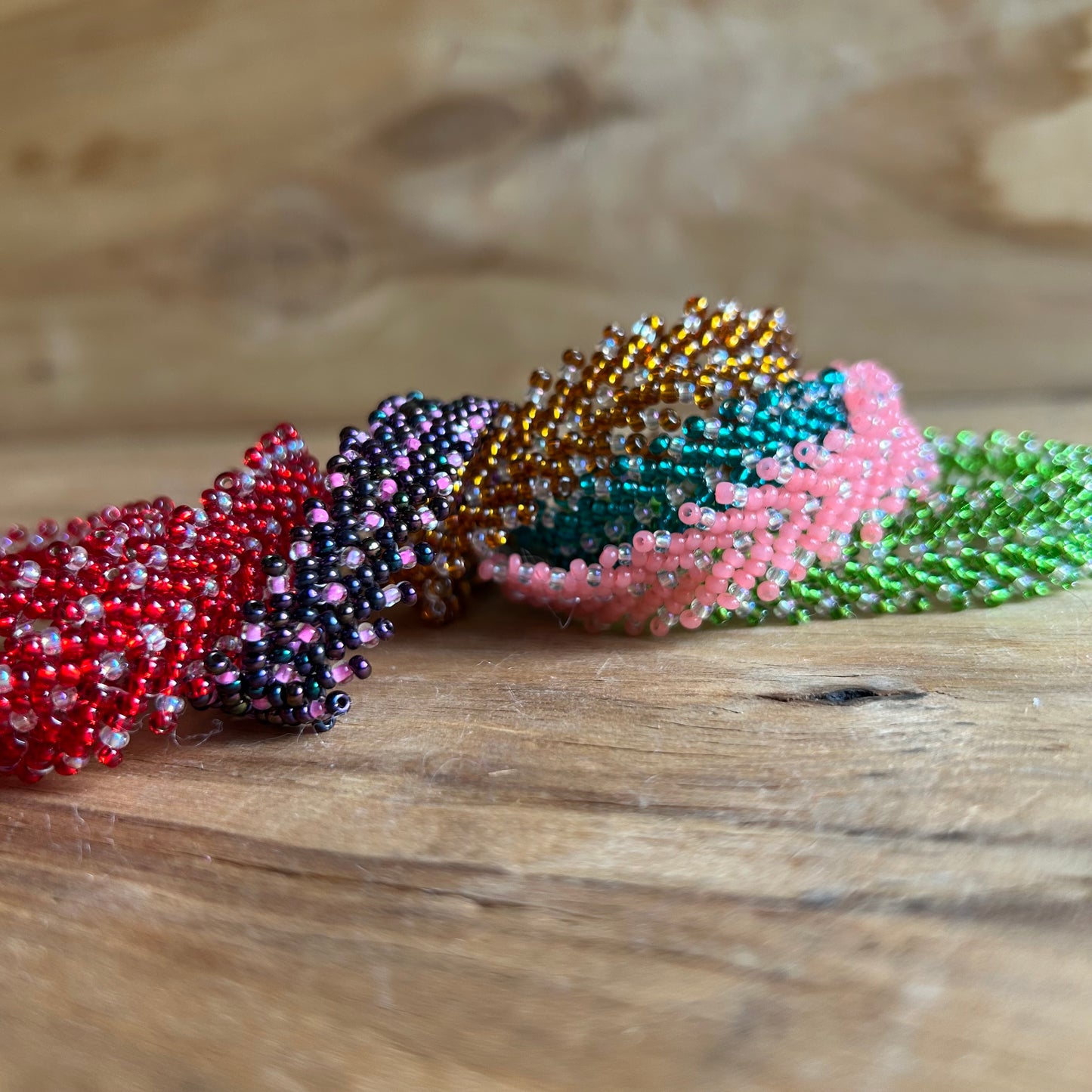 Pērļota aproce zaļā krāsā (ZAMI 50)