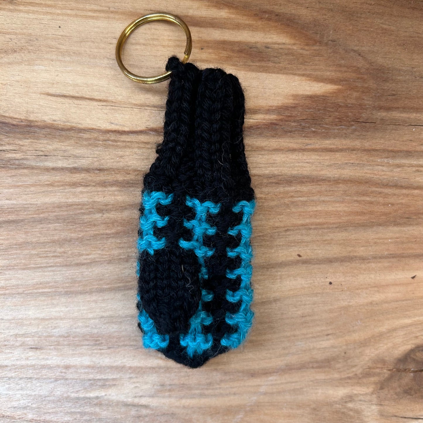 Atslēgu piekariņš - dūrainītis oranži melns (VEPA A7)