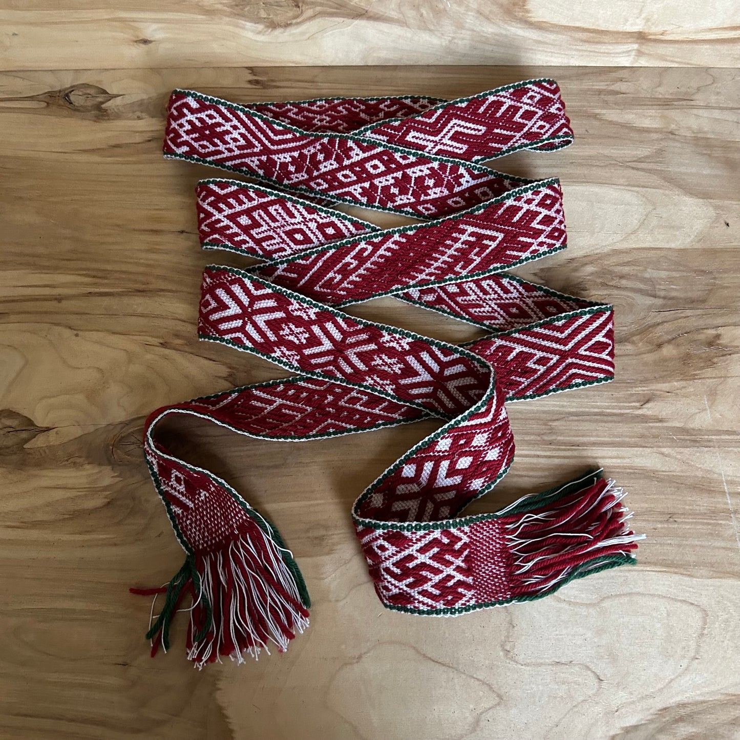 Rokām austa tautiskā josta 330 x 6 cm (INĢE 19)