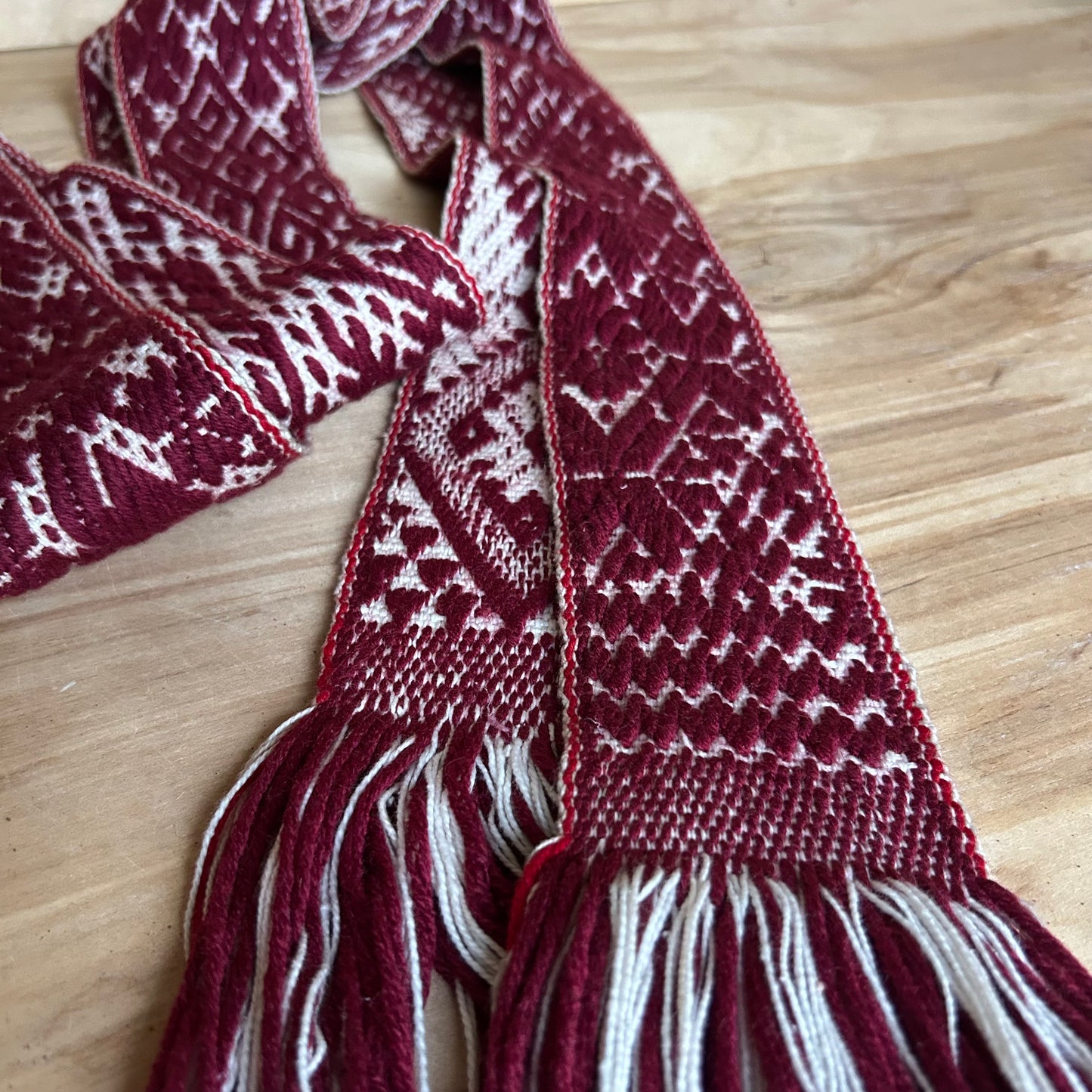 Rokām austa tautiskā josta 340 x 8,5 cm (INĢE 21)