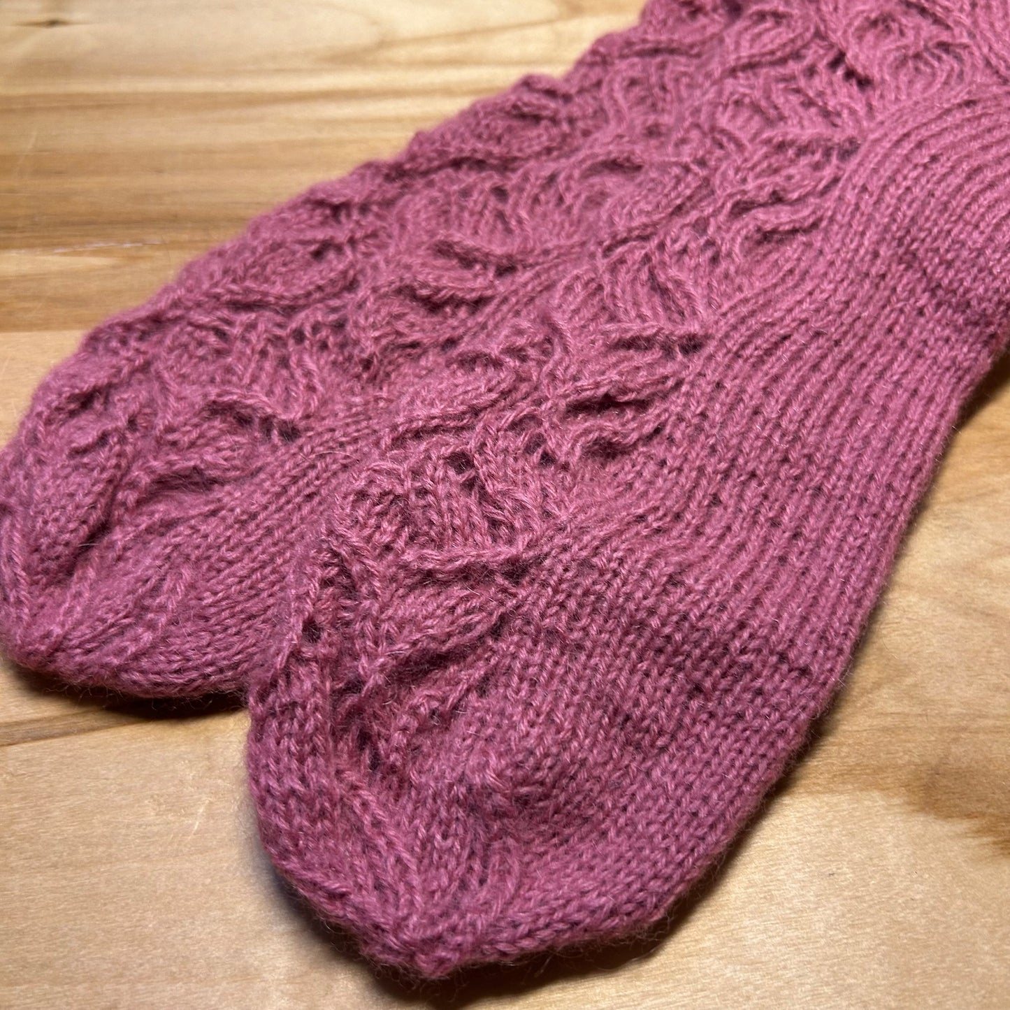 Rozā krāsas mežģīņu adījuma siltās zeķes 38.-40. izm. (SITĒ 32)