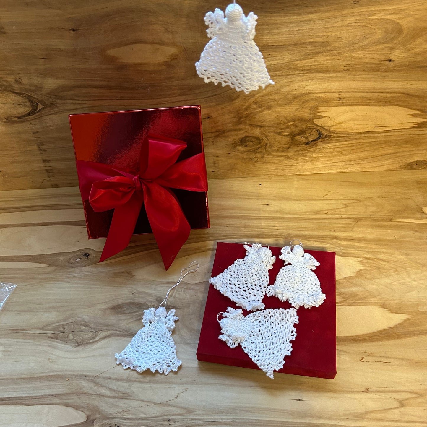 Balts tamborēts eņģelītis (SITĒ 28)