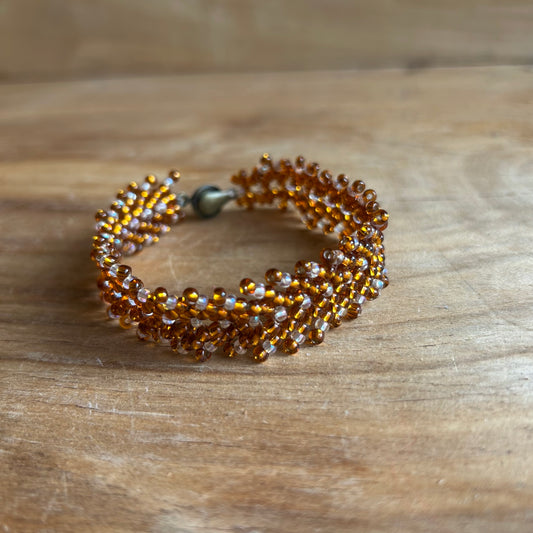 Pērļota aproce brūnā krāsā (ZAMI 53)